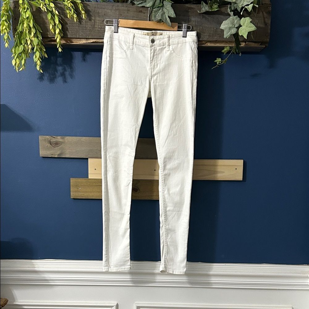 Hollister White Super Skinny Jeans NWOT Sz 1R. 25/31